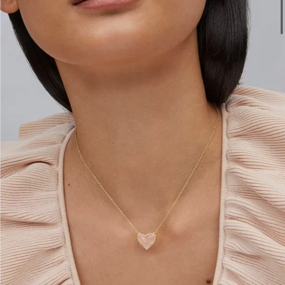 NWT Kendra Scott Ari Heart Gold Pendant Necklace in Rose Quartz - Picture 3 of 7